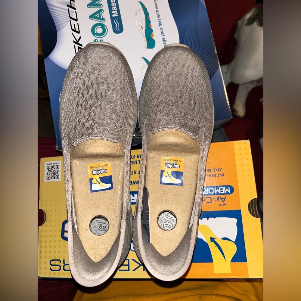 Skechers Slip-ins  New in box size 7.5